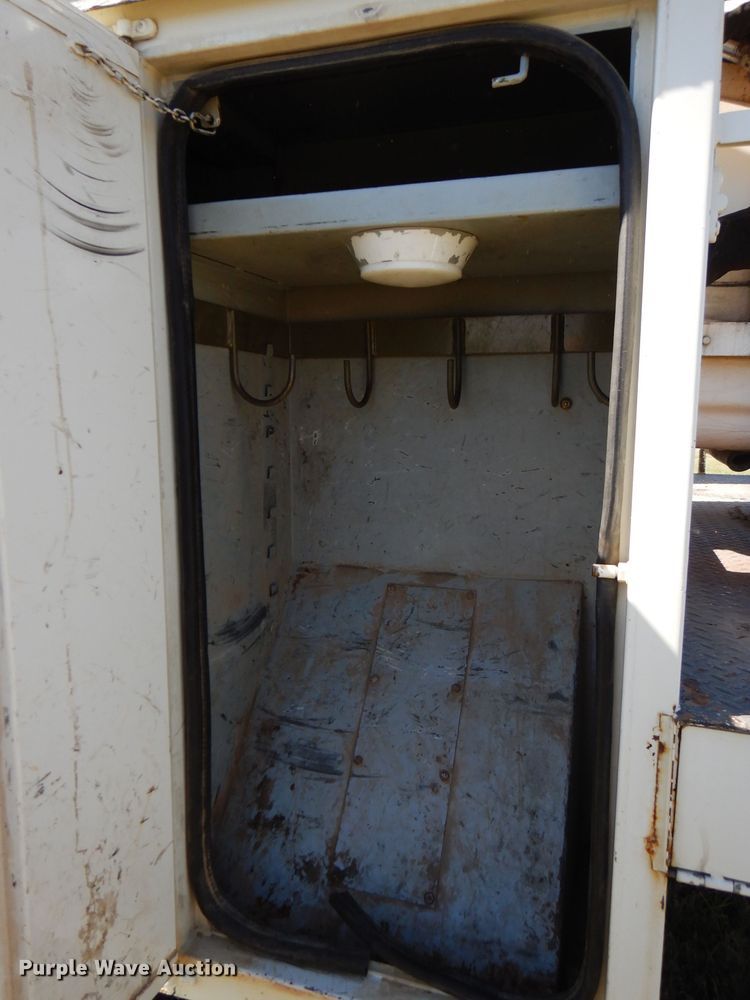 image for item FW9764 2010 Freightliner Business Class M2  bucket truck