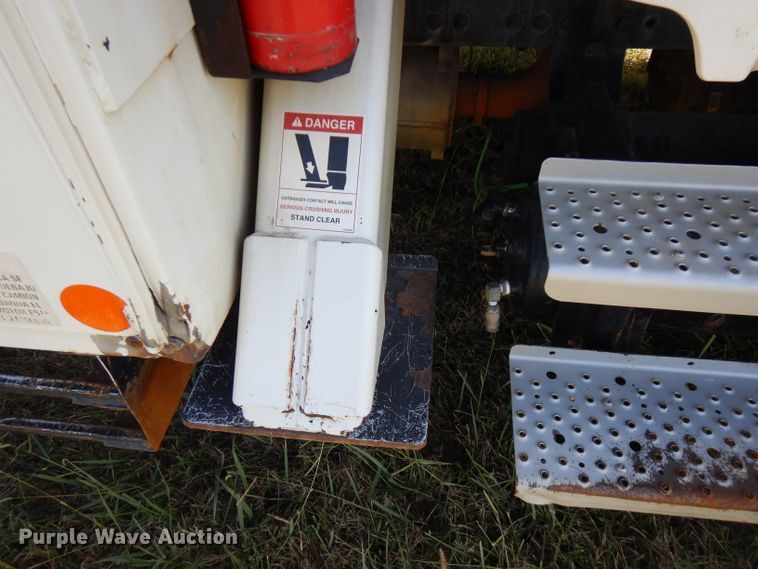 image for item FW9764 2010 Freightliner Business Class M2  bucket truck