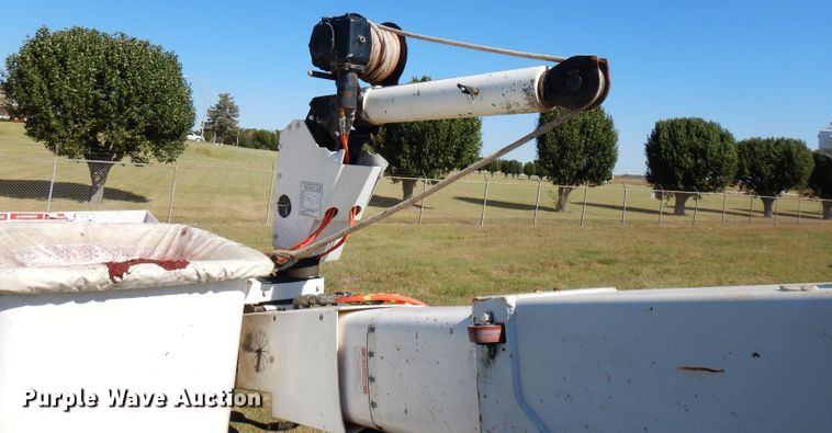 image for item FW9764 2010 Freightliner Business Class M2  bucket truck