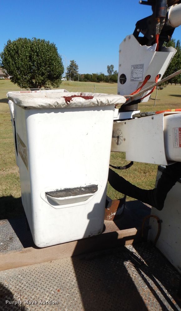 image for item FW9764 2010 Freightliner Business Class M2  bucket truck