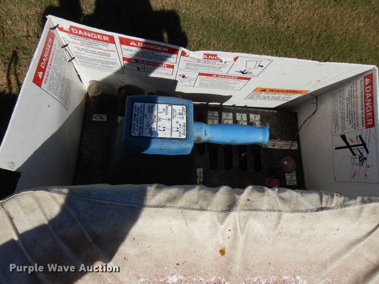 image for item FW9764 2010 Freightliner Business Class M2  bucket truck