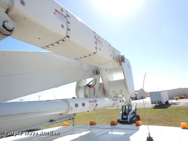 image for item FW9764 2010 Freightliner Business Class M2  bucket truck