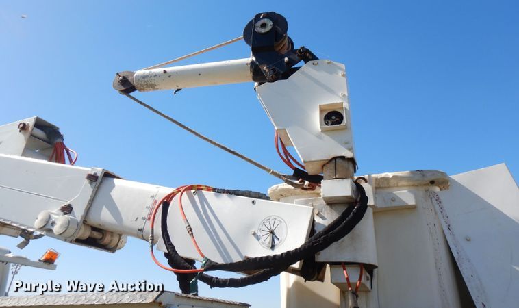 image for item FW9764 2010 Freightliner Business Class M2  bucket truck