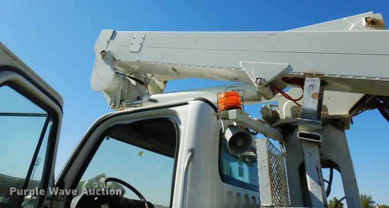image for item FW9764 2010 Freightliner Business Class M2  bucket truck