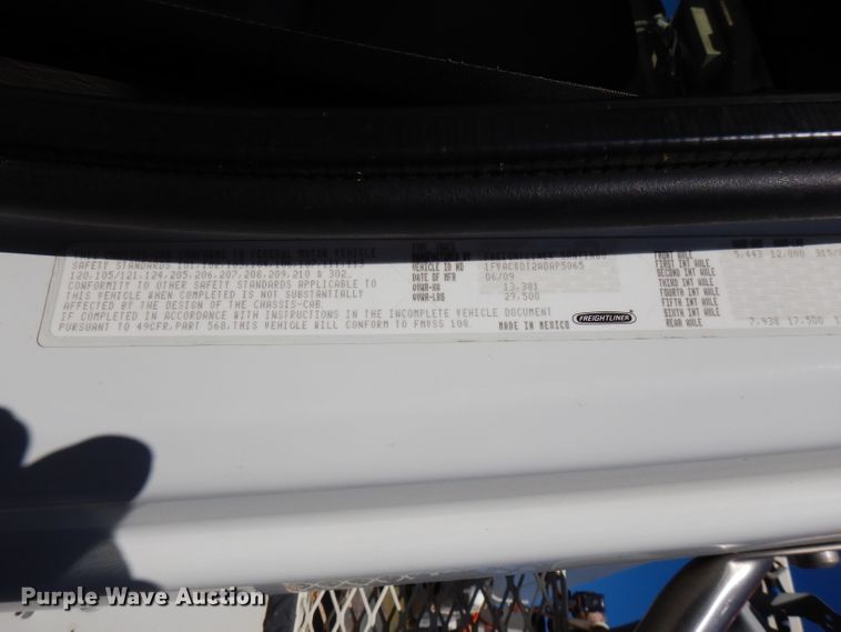 image for item FW9764 2010 Freightliner Business Class M2  bucket truck