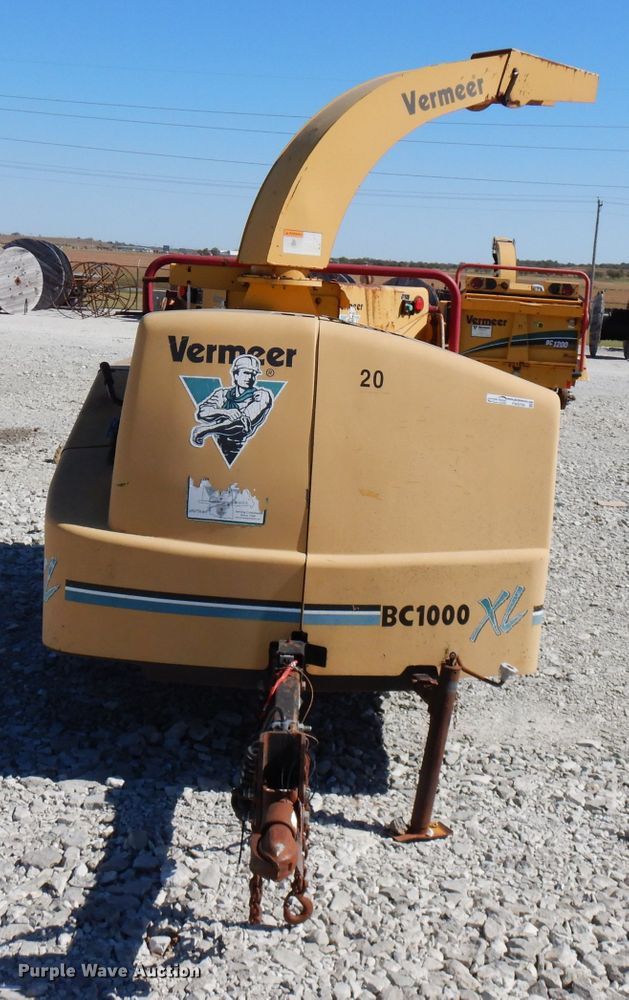 image for item FW9769 2004 Vermeer BC1000XL wood chipper