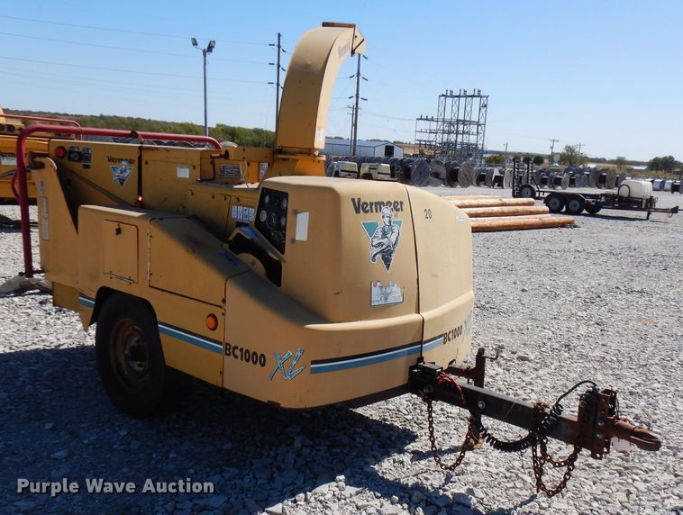 image for item FW9769 2004 Vermeer BC1000XL wood chipper