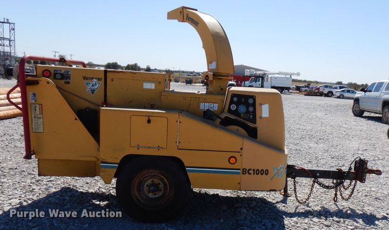 image for item FW9769 2004 Vermeer BC1000XL wood chipper