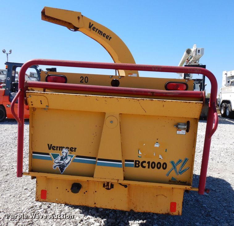 image for item FW9769 2004 Vermeer BC1000XL wood chipper