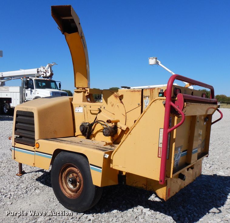 image for item FW9769 2004 Vermeer BC1000XL wood chipper