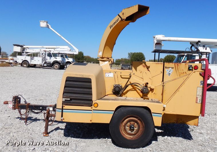 image for item FW9769 2004 Vermeer BC1000XL wood chipper