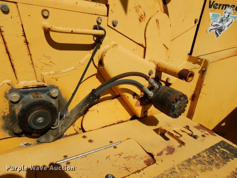 image for item FW9769 2004 Vermeer BC1000XL wood chipper