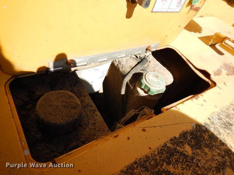 image for item FW9769 2004 Vermeer BC1000XL wood chipper