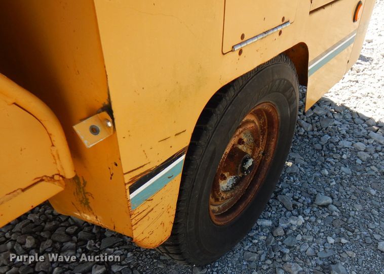 image for item FW9769 2004 Vermeer BC1000XL wood chipper