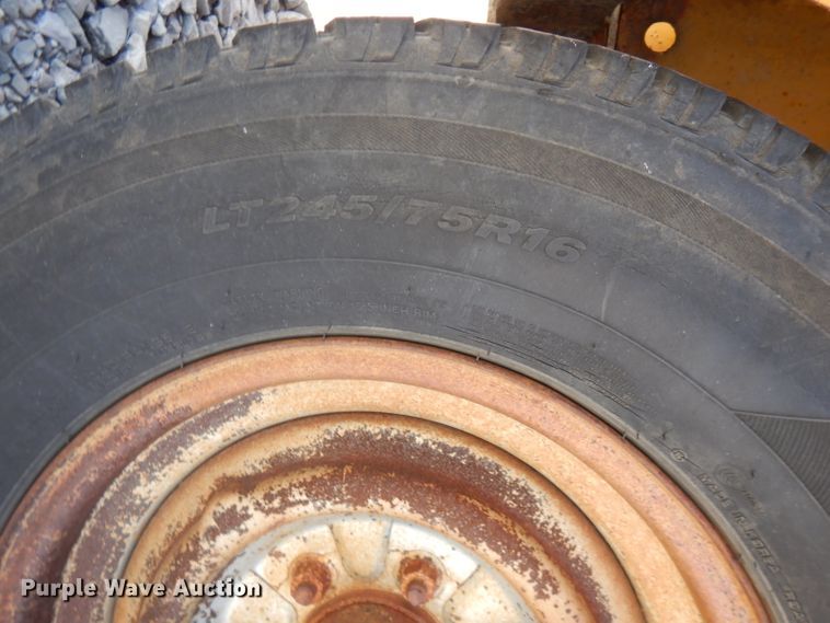 image for item FW9769 2004 Vermeer BC1000XL wood chipper