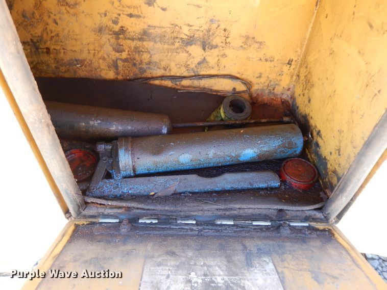 image for item FW9769 2004 Vermeer BC1000XL wood chipper