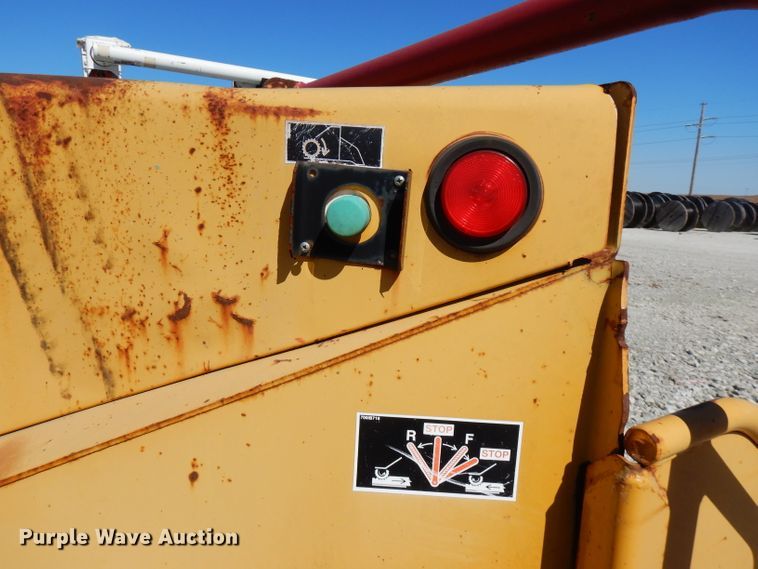 image for item FW9769 2004 Vermeer BC1000XL wood chipper