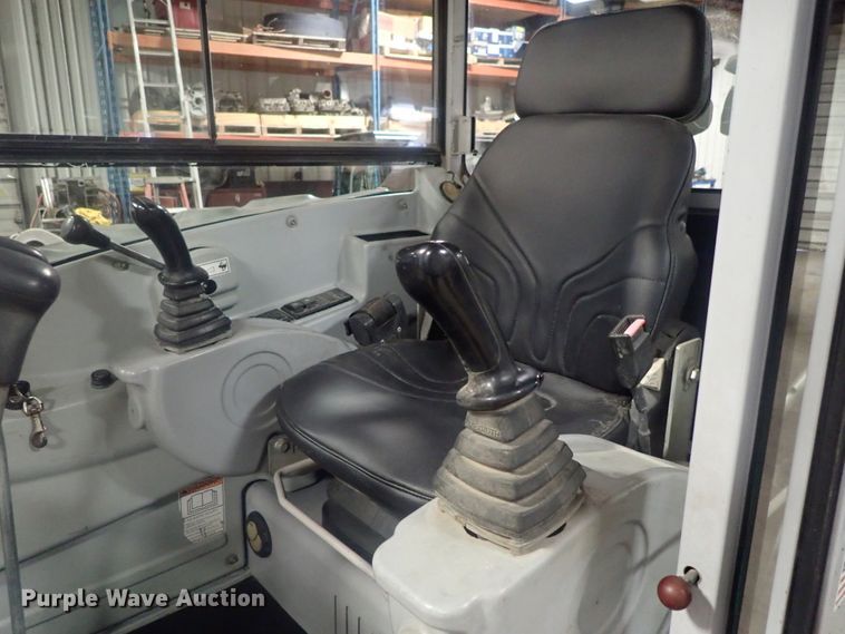 image for item GN9180 2005 Gehl 503Z  mini excavator