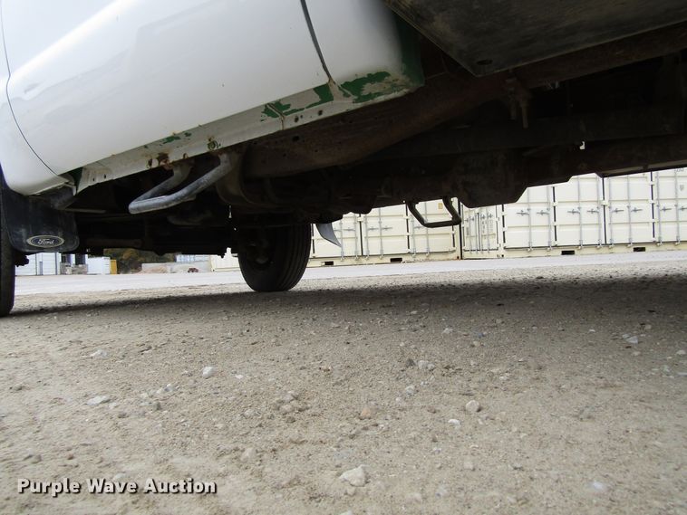 image for item GQ9193 2004 Ford F450 Super Duty  utility truck