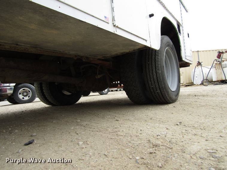 image for item GQ9193 2004 Ford F450 Super Duty  utility truck