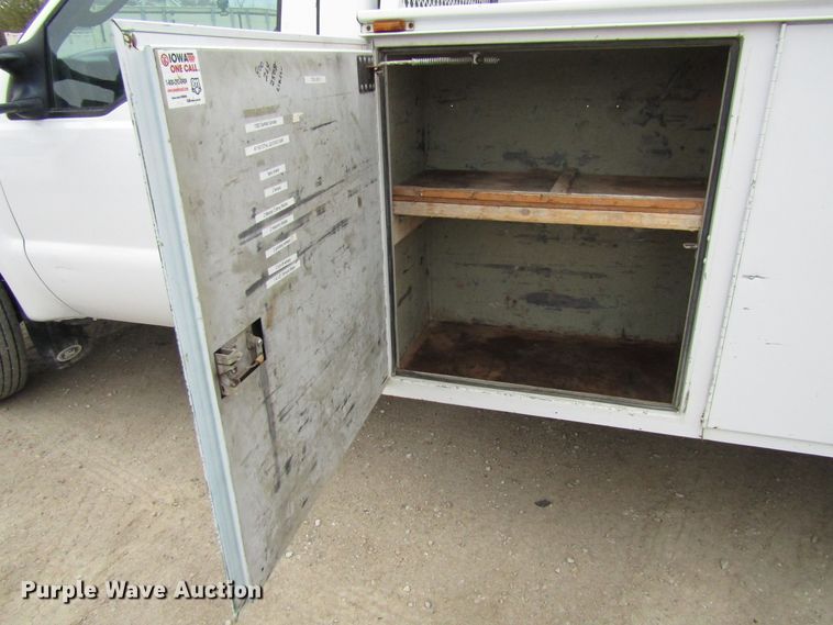 image for item GQ9193 2004 Ford F450 Super Duty  utility truck