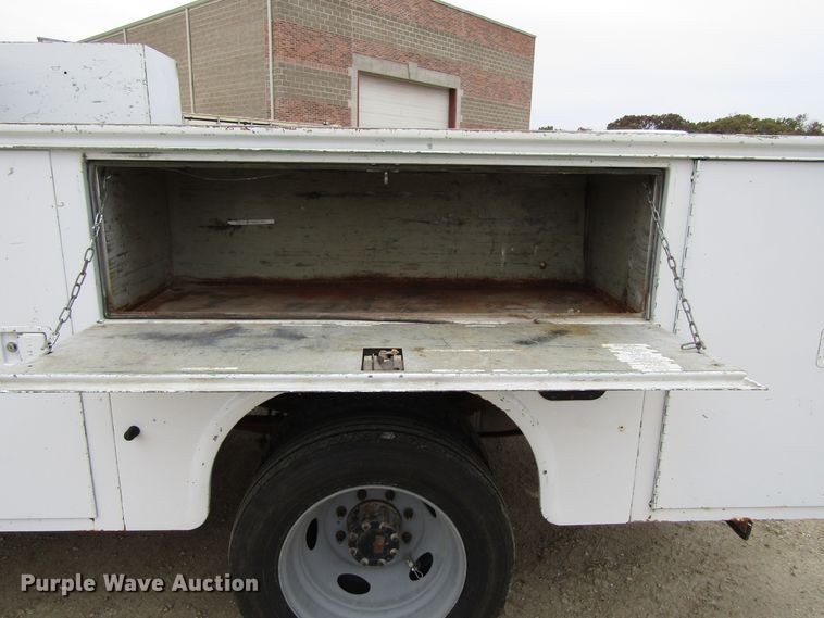 image for item GQ9193 2004 Ford F450 Super Duty  utility truck