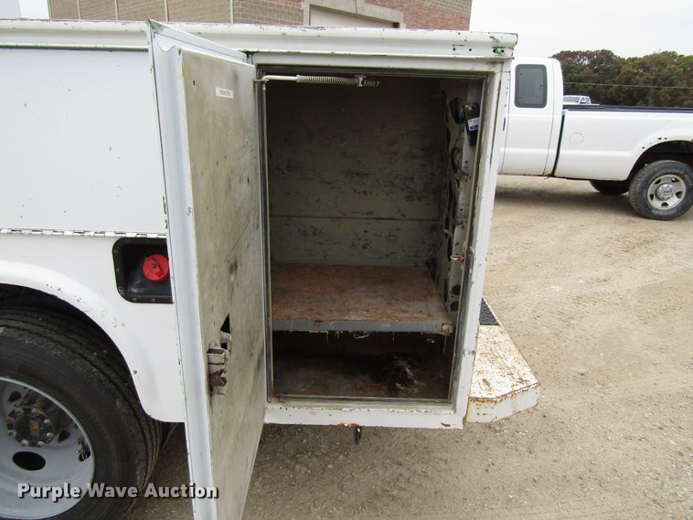 image for item GQ9193 2004 Ford F450 Super Duty  utility truck