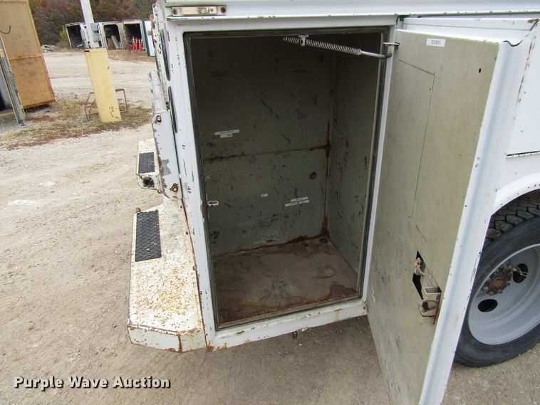 image for item GQ9193 2004 Ford F450 Super Duty  utility truck