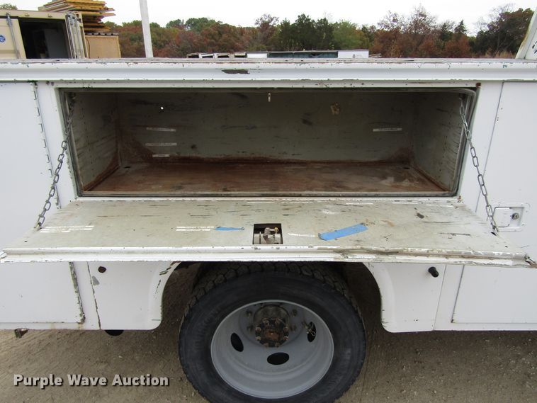 image for item GQ9193 2004 Ford F450 Super Duty  utility truck