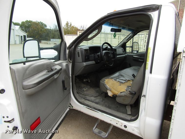 image for item GQ9193 2004 Ford F450 Super Duty  utility truck