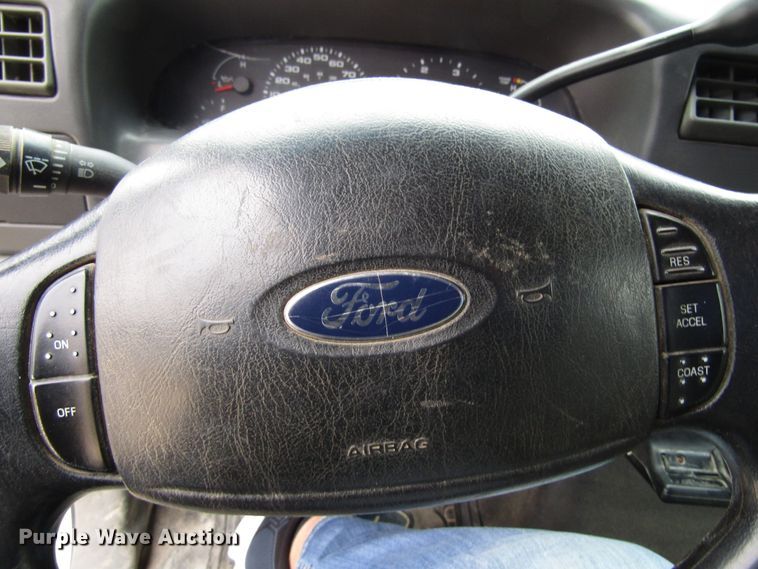 image for item GQ9193 2004 Ford F450 Super Duty  utility truck