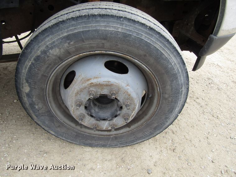 image for item GQ9193 2004 Ford F450 Super Duty  utility truck