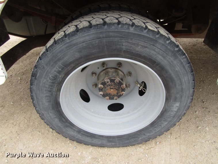 image for item GQ9193 2004 Ford F450 Super Duty  utility truck