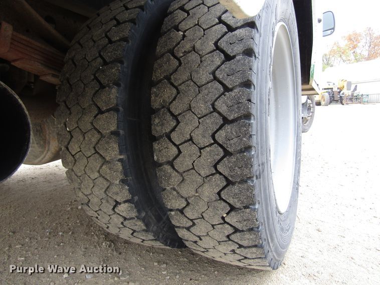 image for item GQ9193 2004 Ford F450 Super Duty  utility truck