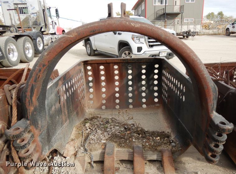 image for item GQ9831 Hendrix drag line bucket