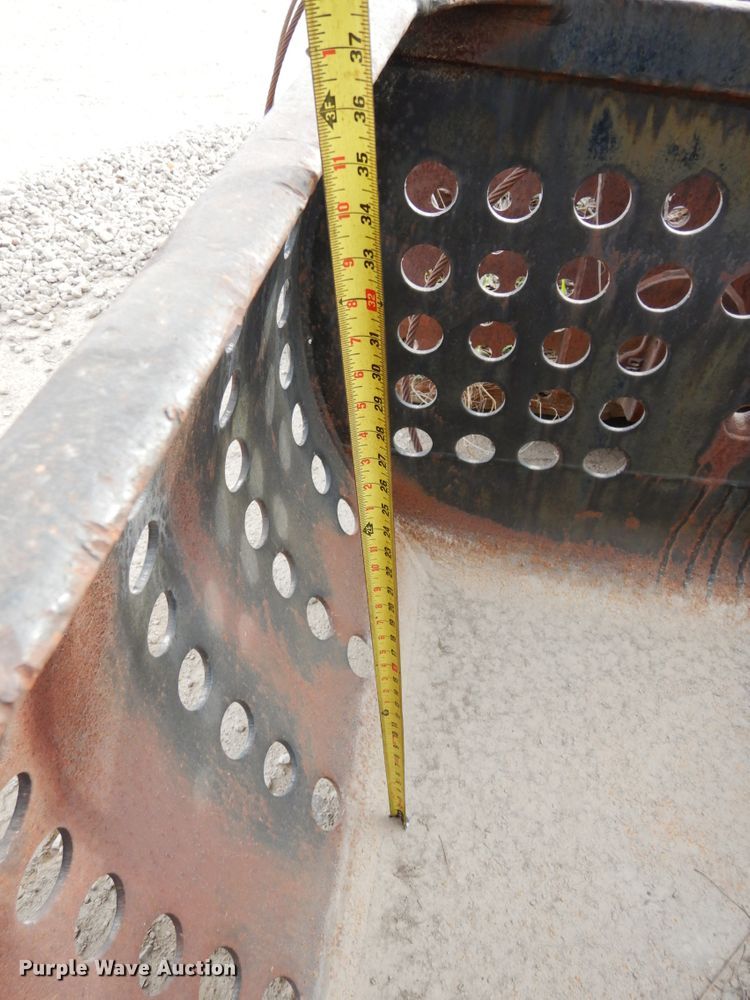 image for item GQ9831 Hendrix drag line bucket