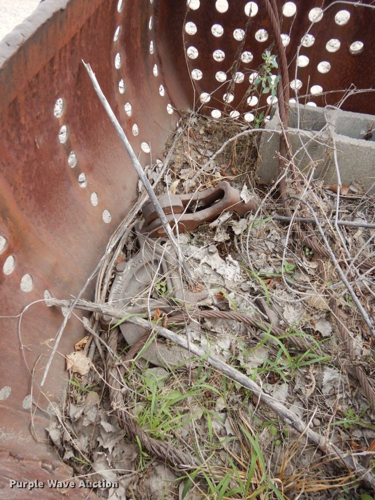 image for item GQ9832 Omaha Drake Williams drag line bucket