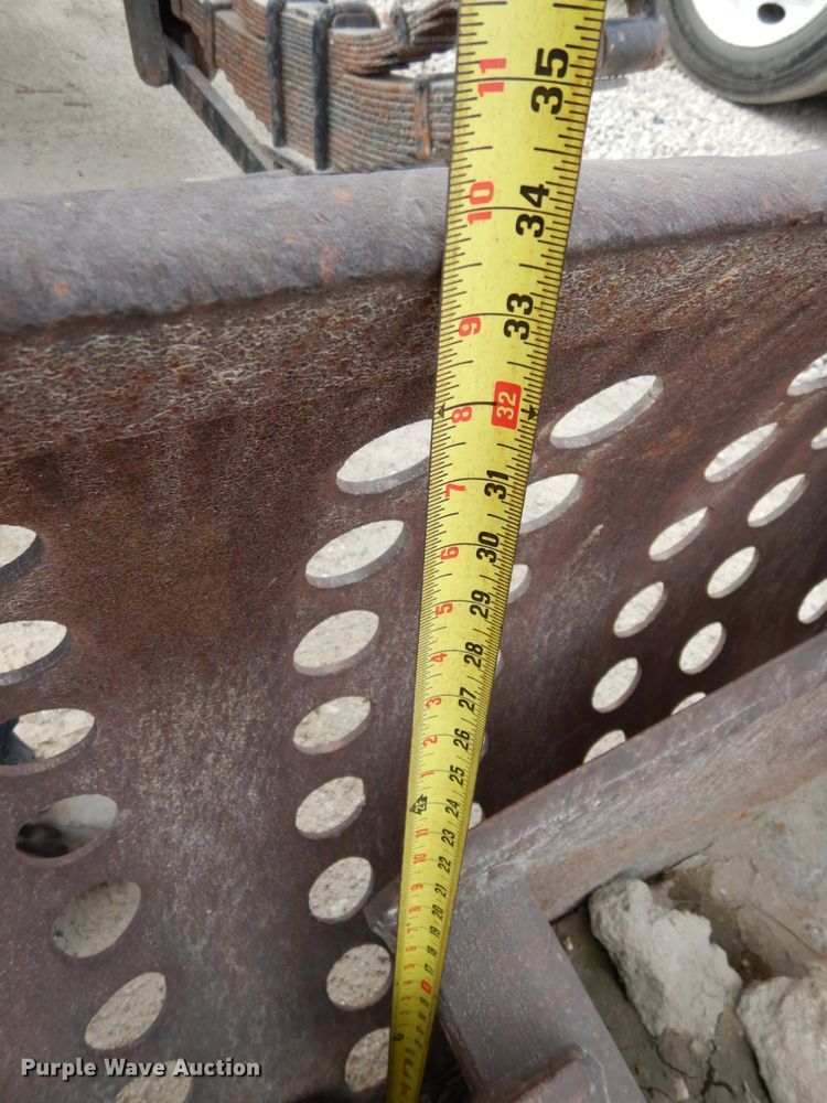 image for item GQ9833 Hendrix drag line bucket