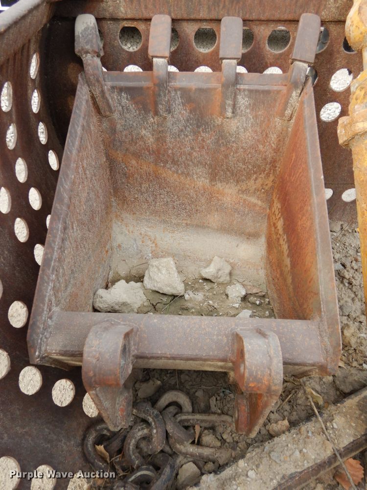 image for item GQ9833 Hendrix drag line bucket