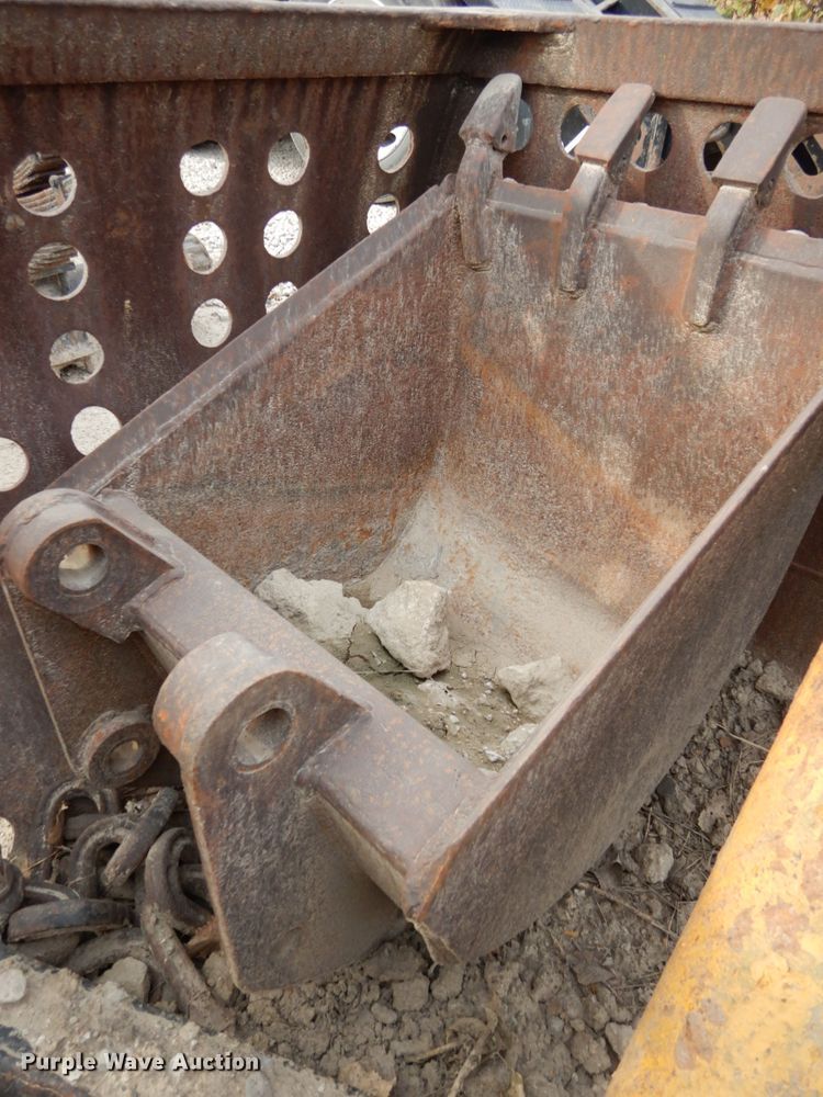 image for item GQ9833 Hendrix drag line bucket