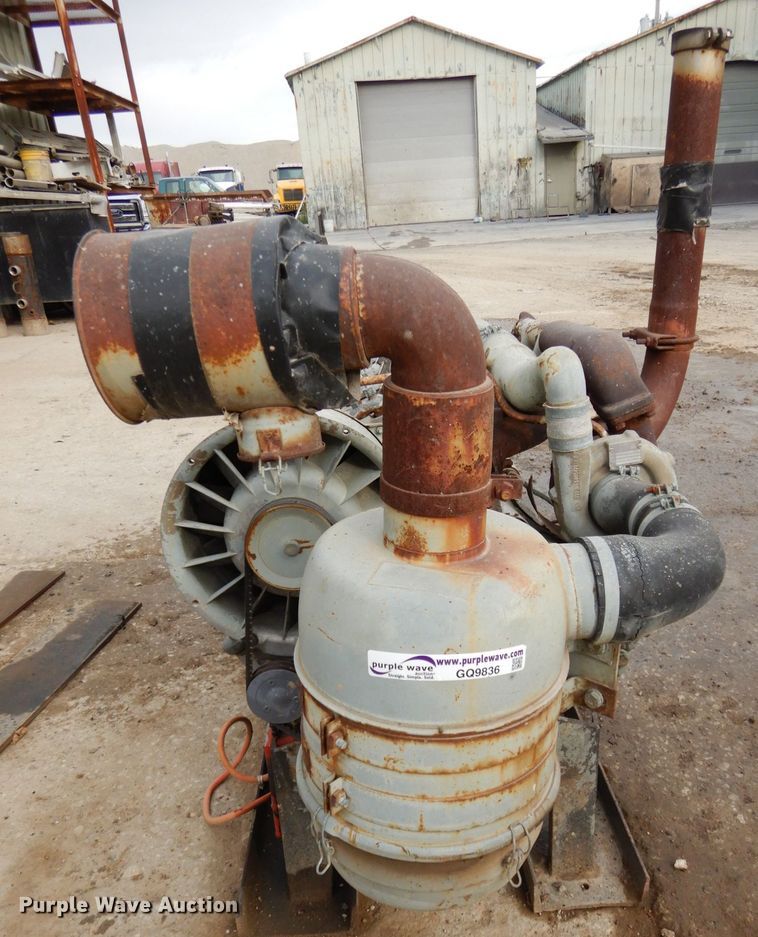 image for item GQ9836 Deutz six cylinder diesel engine