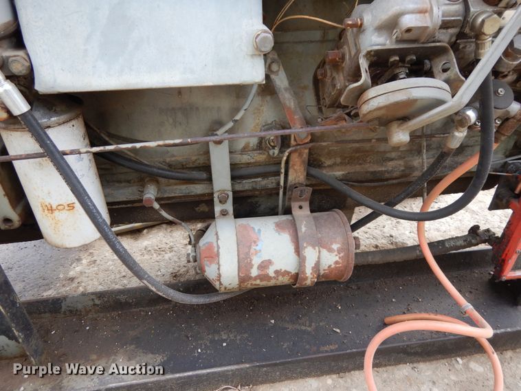 image for item GQ9836 Deutz six cylinder diesel engine