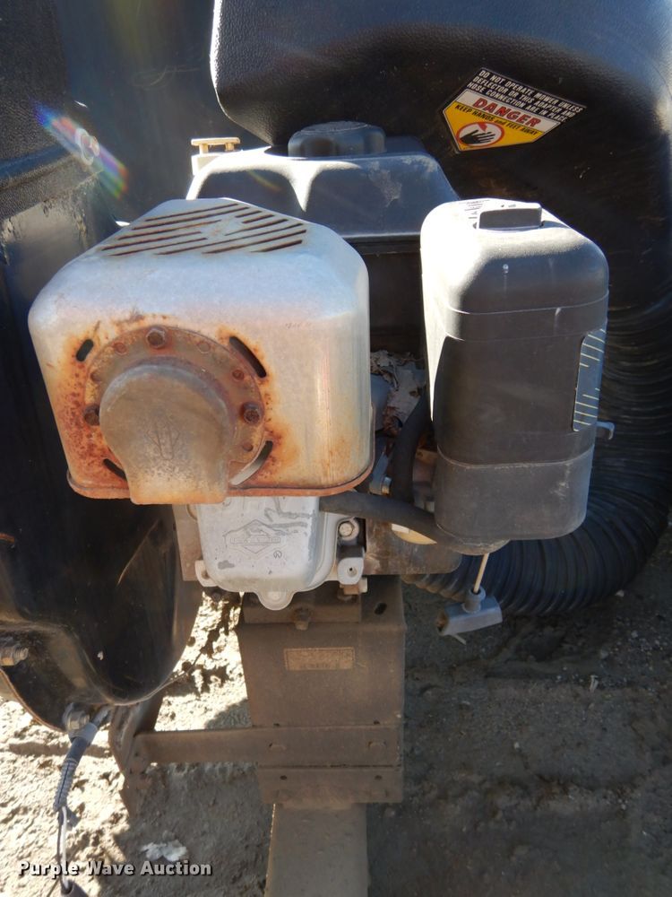 image for item GQ9858 Lawn equipment