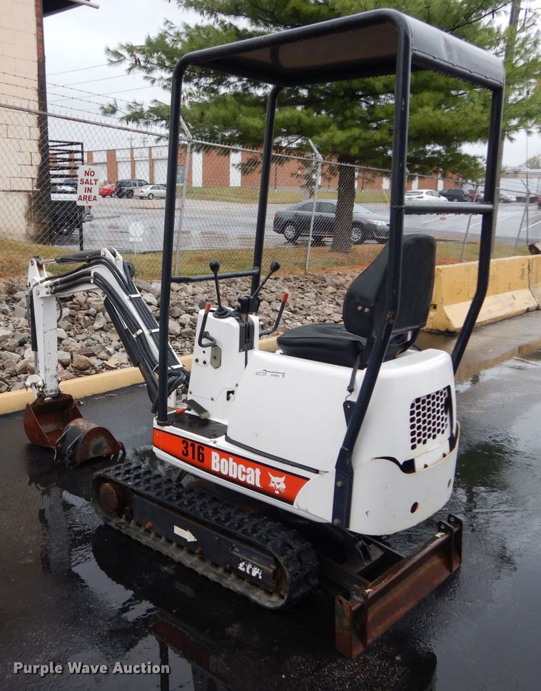 image for item GR9965 2003 Bobcat 316  mini excavator