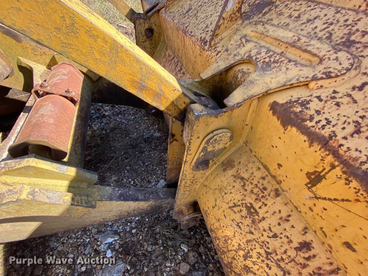 image for item HA9662 1995 Caterpillar 933  track loader