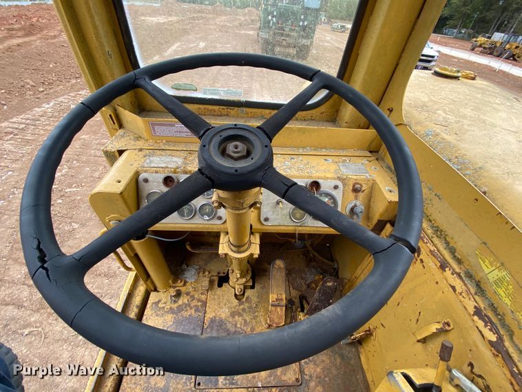 image for item HE9885 1968 Caterpillar J621  elevating scraper