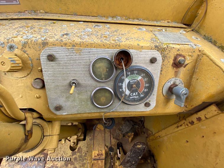 image for item HE9885 1968 Caterpillar J621  elevating scraper