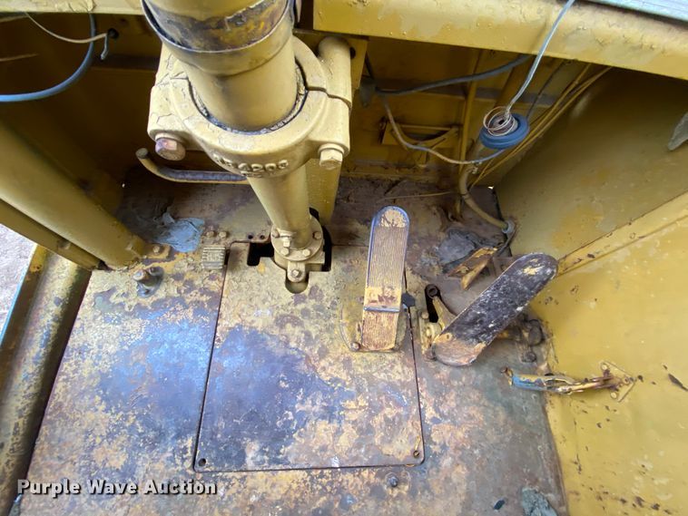 image for item HE9885 1968 Caterpillar J621  elevating scraper