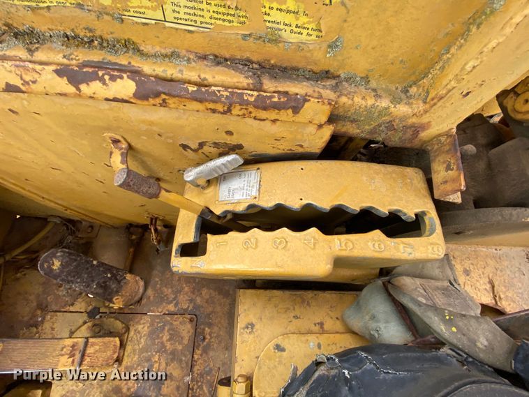 image for item HE9885 1968 Caterpillar J621  elevating scraper