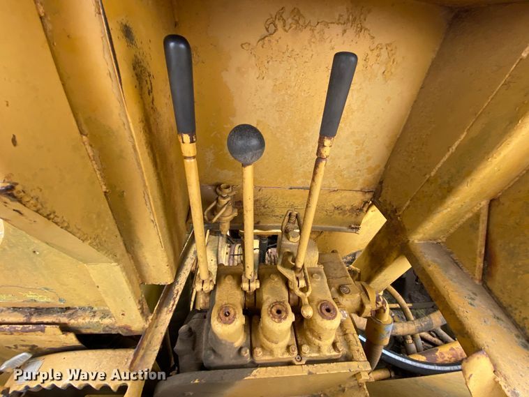 image for item HE9885 1968 Caterpillar J621  elevating scraper
